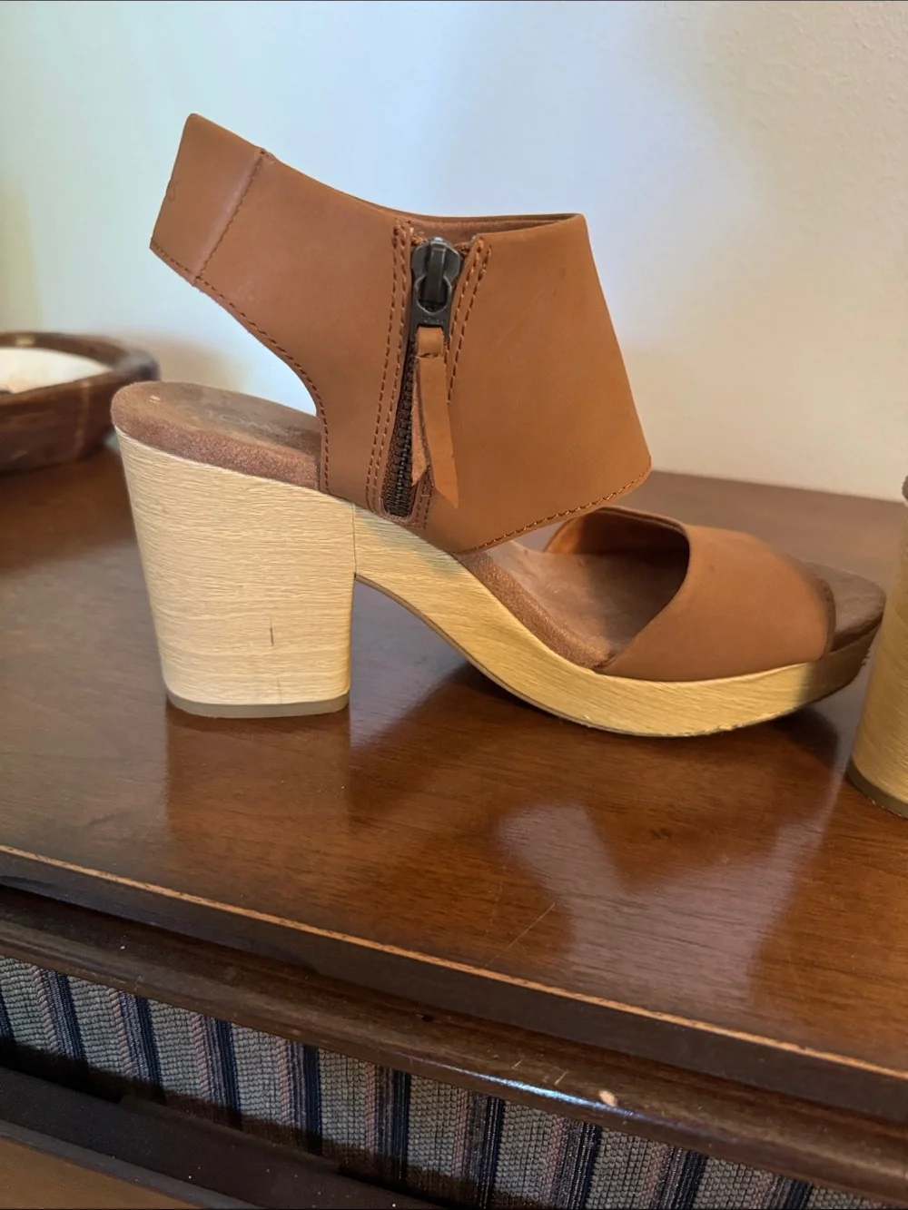 Toms Tan Leather Wedge Sandals